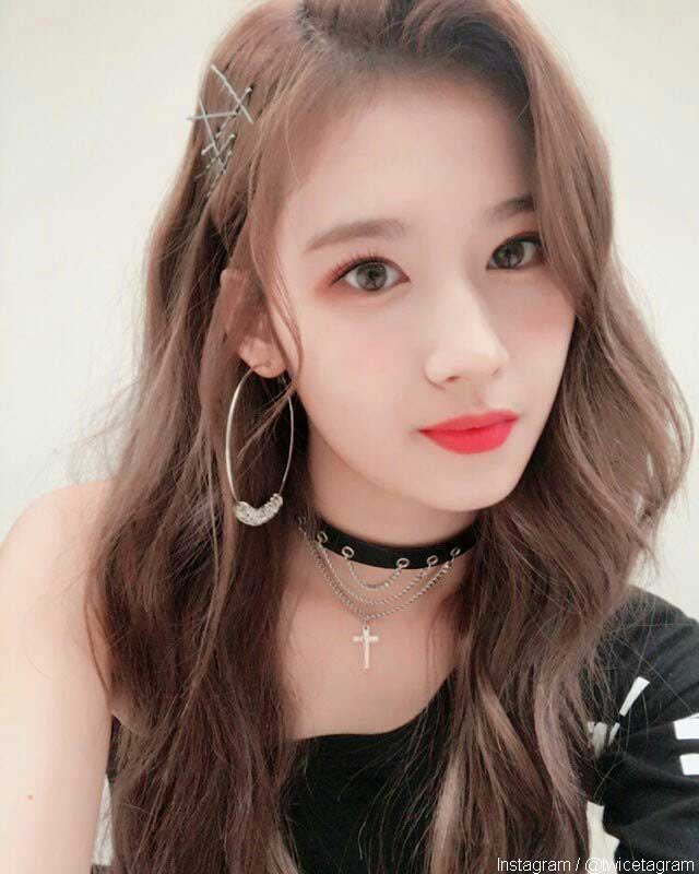 Twice サナ 就寝前の美人すぎる自撮り写真公開 私は何時に眠るのかな Kpop Monster