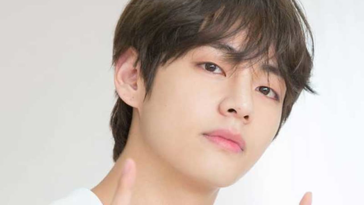 Bts 防弾少年団 V 世界でもっともハンサムな男性に選ばれる 女性版ランキングにはtwice モモがランクイン Kpop Monster