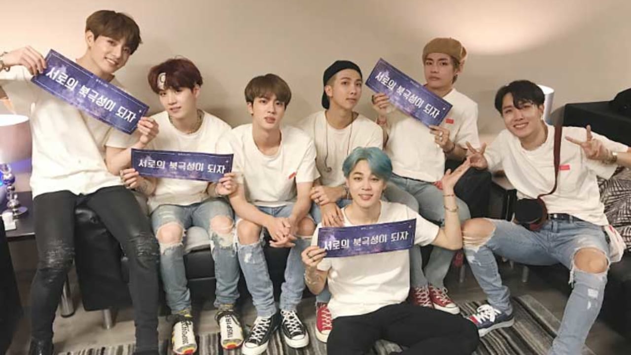 Bts 防弾少年団 が来日 空港で大勢のファンに出迎えられ メンバー感謝 Kpop Monster Bts 防弾少年団 が来日 空港で大勢のファンに出迎えられ メンバー感謝 Kpop Monster