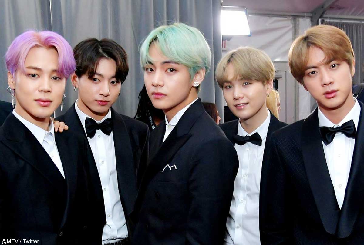 BTS（防弾少年団）のVがグラミー賞での視線を独占！ 「あのグリーンの髪の男性がホット」だと全米視聴者のハートをとりこに - KPOP monster