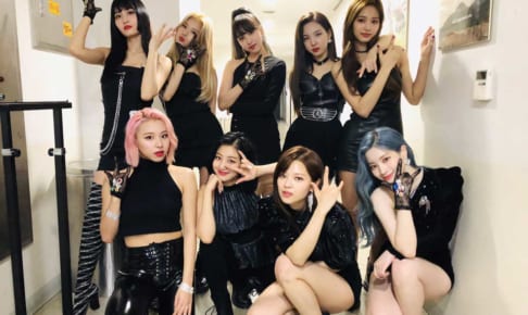 Twice モモ 衣装のヒモがほどけるハプニング発生 バストが露わになりそうな緊急事態に彼女の対応は 動画あり Kpop Monster