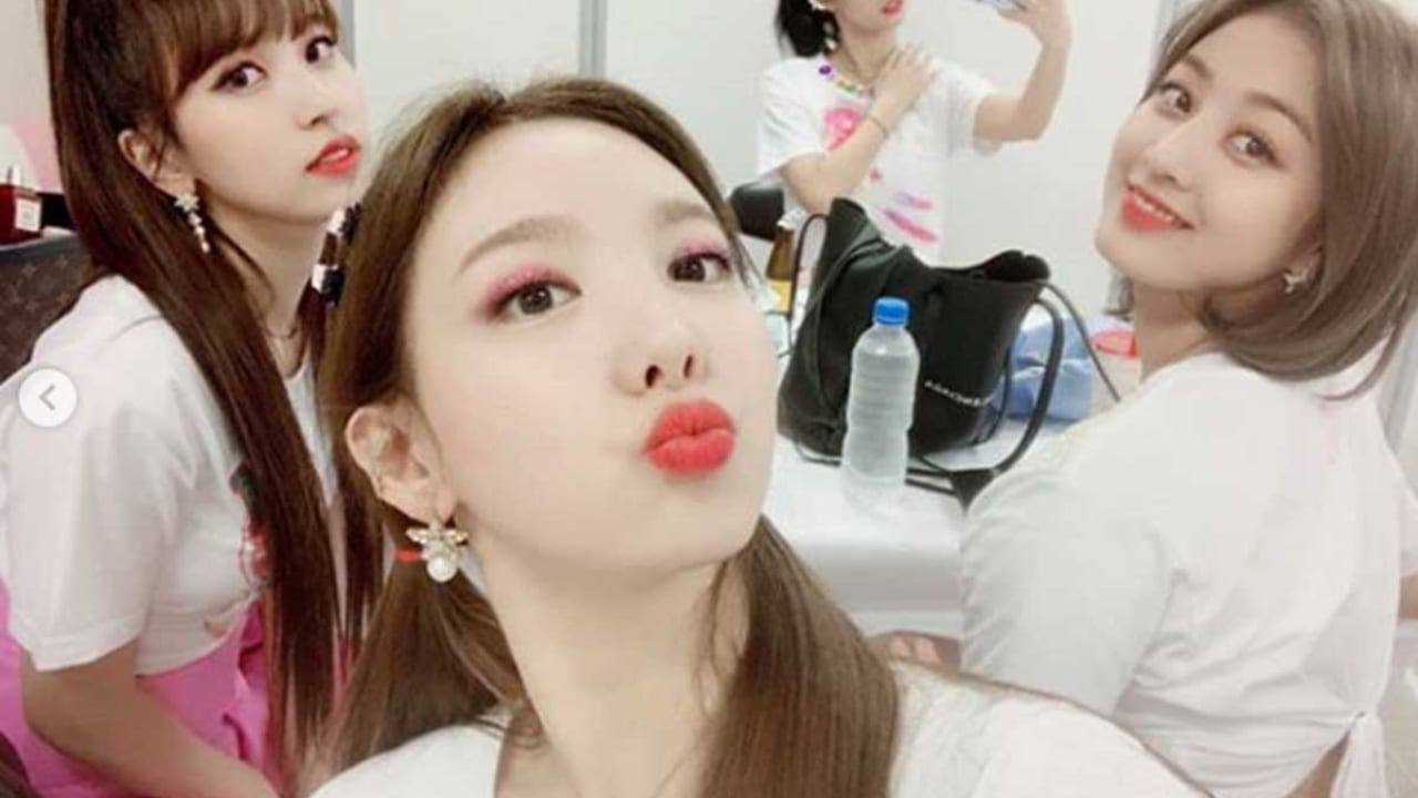 Twiceに10人目のメンバー 女性ボディーガードが ゴージャス だとファンの間で話題に Kpop Monster Twiceに10人目のメンバー 女性ボディーガードが ゴージャス だとファンの間で話題に Kpop Monster