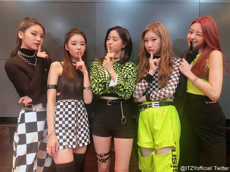 これはちょっとビミョー 2019年 評判のよくなかったk Popガールズグループの衣装を紹介 Red Velvet Itzy Twice Kpop Monster