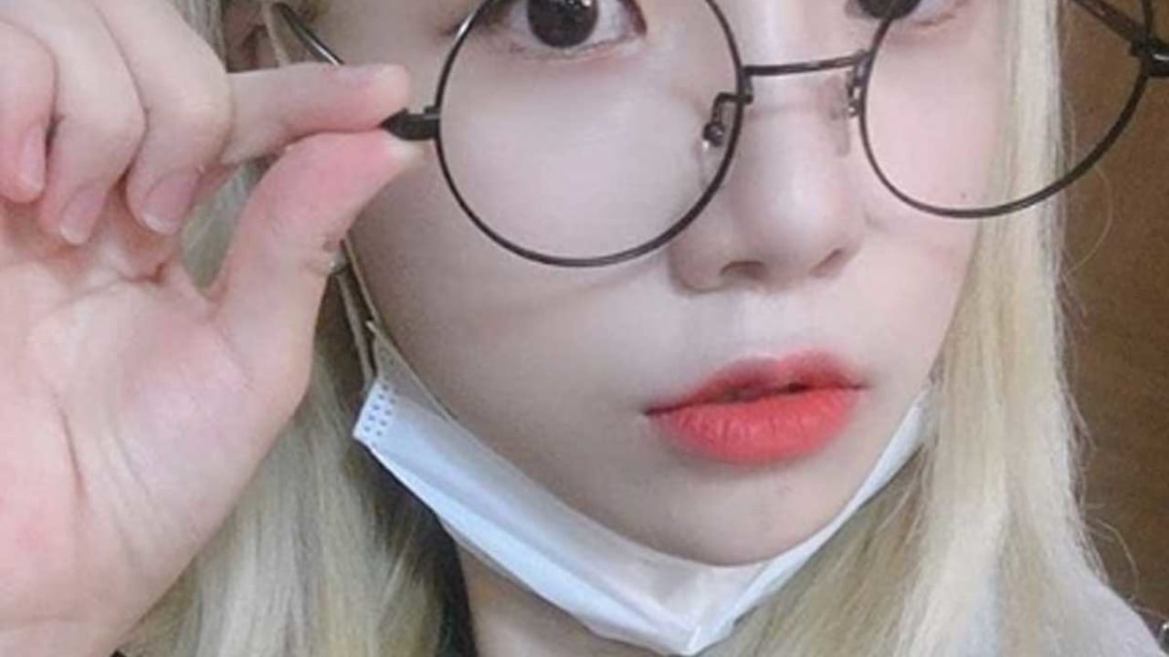 Iz Oneチョ ユリ 大きな眼鏡をかけた可愛い姿をsnsで披露 誕生日を祝ってくれてありがとう Kpop Monster Iz Oneチョ ユリ 大きな眼鏡をかけた可愛い姿をsnsで披露 誕生日を祝ってくれてありがとう Kpop Monster