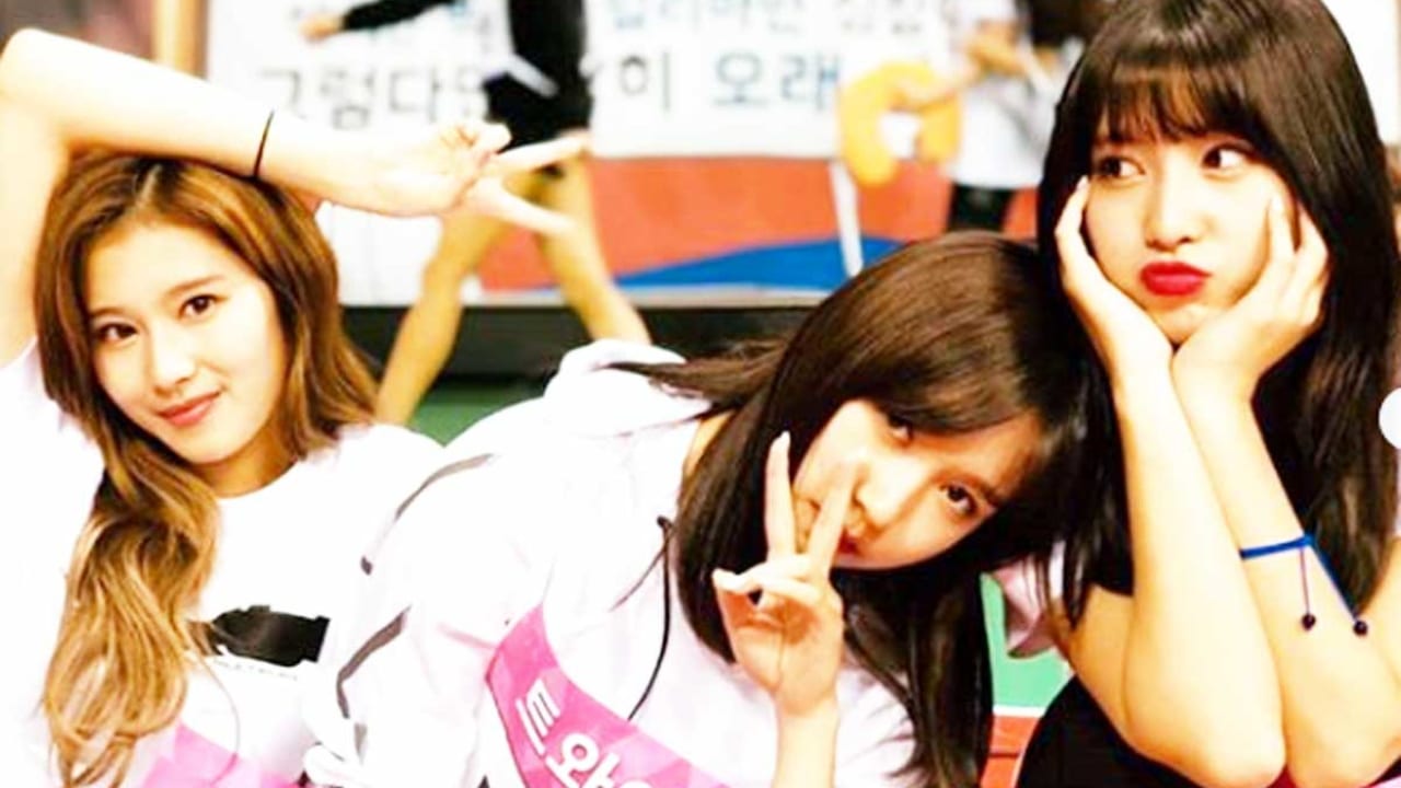 Twice サナのファッションはミナ モモのいいとこ取り 最新の空港ファッションが最高にキュート Kpop Monster Twice サナのファッションはミナ モモのいいとこ取り 最新の空港ファッションが最高にキュート Kpop Monster