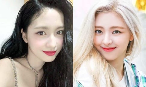 TWICE モモ（右）とITZY ユナ（左）
