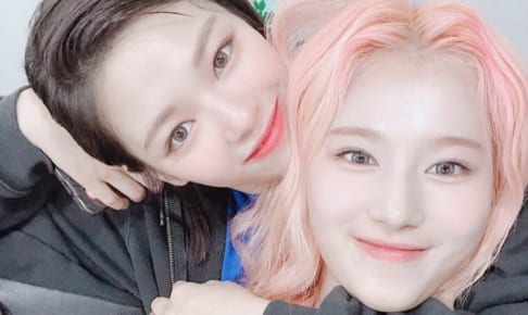 TWICE ジョンヨン（左）とサナ（右）