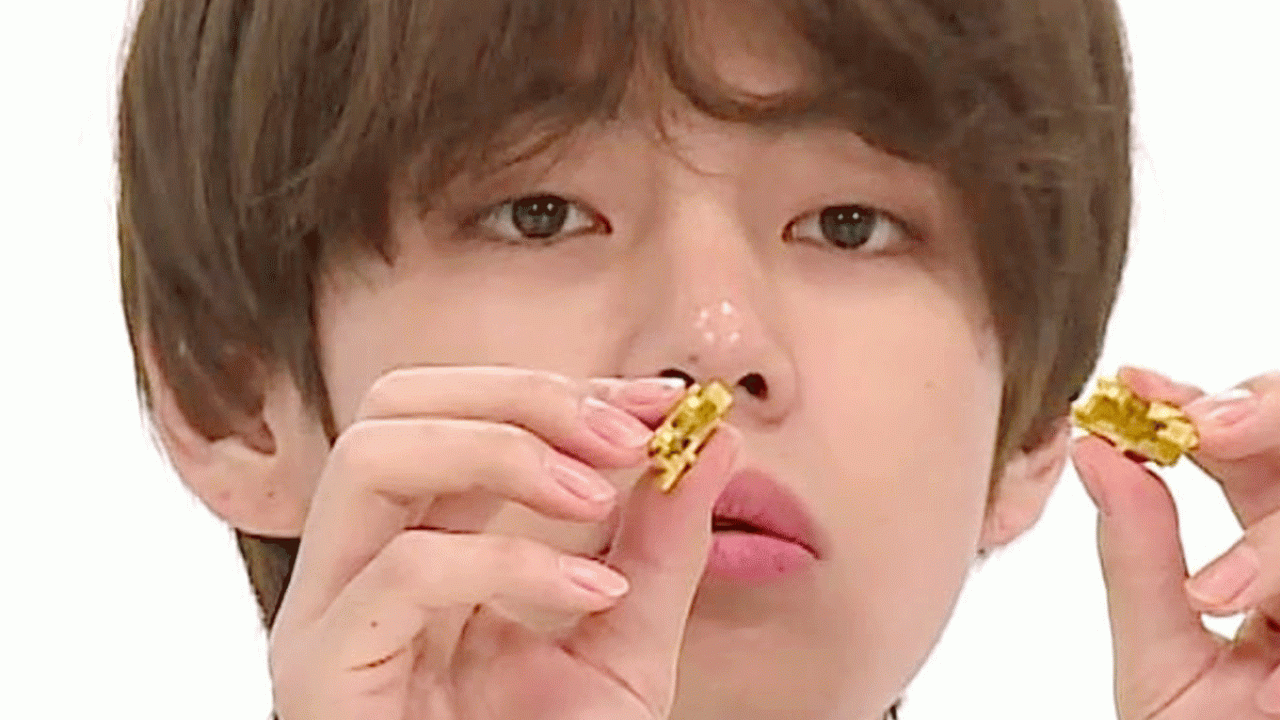 Bts V 赤ちゃんみたい 幼少期の写真とそっくりなポーズが話題に 24歳とは思えない衝撃のかわいさにファン悶絶 どうしてそんなにかわいいの Kpop Monster Bts V 赤ちゃんみたい 幼少期の写真とそっくりなポーズが話題に 24歳とは思えない衝撃のかわいさにファン悶絶 どうしてそんなにかわいいの Kpop Monster