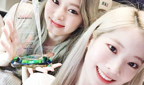 TWICE ツウィ（左）とダヒョン（右）