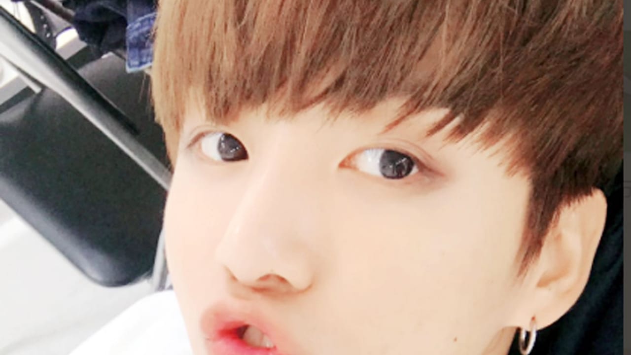 Bts ジョングク をする際に見せた一瞬の豹変ぶりが衝撃的すぎる まるで別人になったかのような表情で に集中して ファンを驚愕させたそのジョングクの姿とは Kpop Monster Bts ジョングク をする際に見せた一瞬の豹変ぶりが衝撃的すぎる まるで別人になったかのような表情で に集中して ファンを驚愕させたそのジョングクの姿とは Kpop Monster