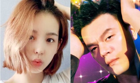 NiziU マコ（左）、J.Y.Park