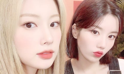 IZ*ONE ヘウォン（左）とウンビ（右）