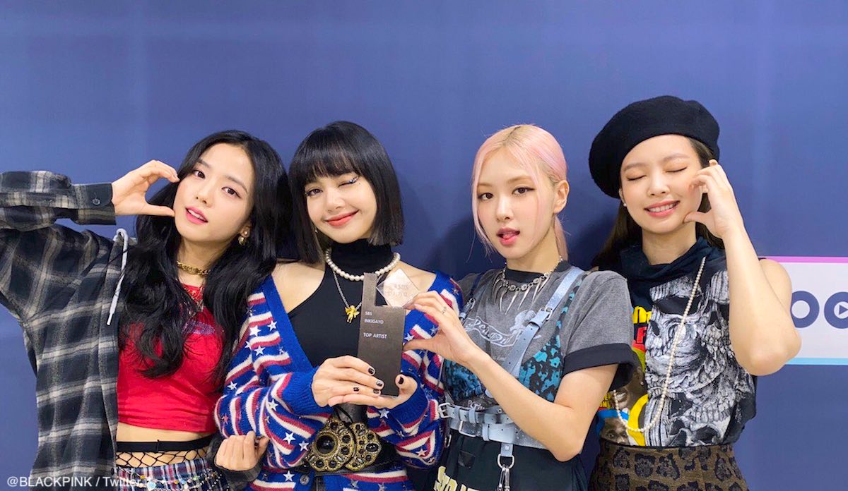 BLACKPINK（左からジス、リサ、ロゼ、ジェニー））