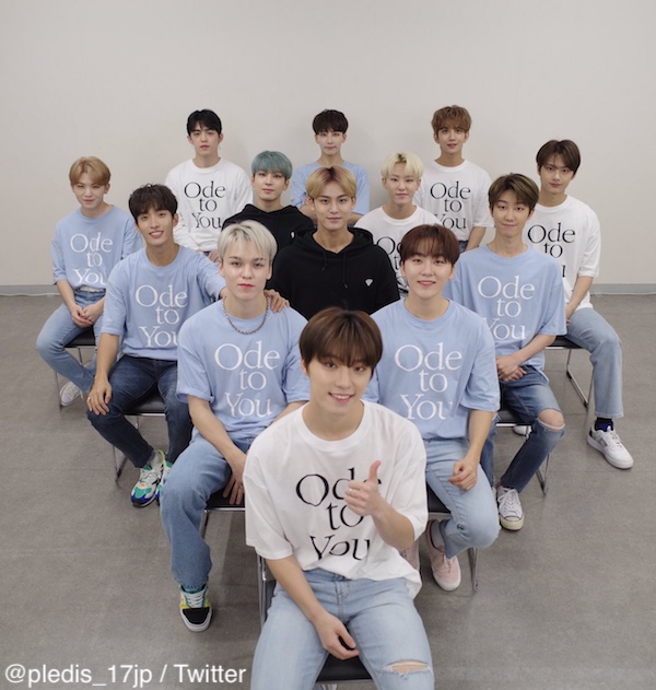 SEVENTEEN 上の列から順にLine別に並んで座っている