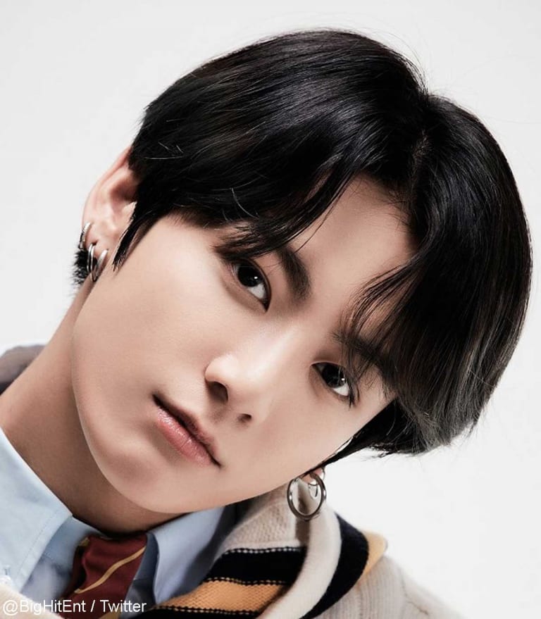 BTS ジョングク、笑顔がまるで“うさぎ”みたい？！ 「＞＜ この絵文字にソックリw」 Vの言葉を聞いて目をキュッとつぶって… 末っ子メンバー ...