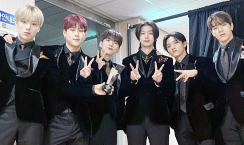 MONSTA X（左からミニョク、ジュホン、キヒョン、ヒョンウォン、I.M、ショヌ）