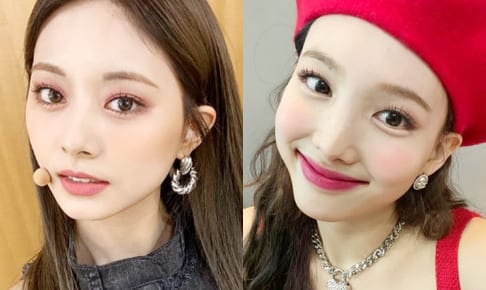 TWICE ツウィ（左）とナヨン（右）