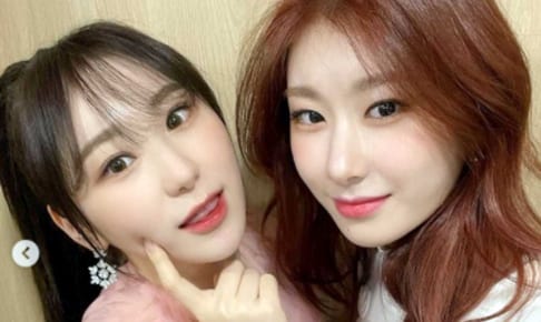 IZ*ONE チェヨン、ITZY チェリョン（右）
