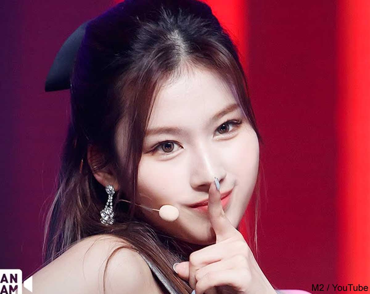 Twice サナ 髪もパフォーマンスの一部 絶妙なタイミングで髪を払う芸術的なアドリブが まさにプロ とファン大絶賛 Kpop Monster Twice サナ 髪もパフォーマンスの一部 絶妙なタイミングで髪を払う芸術的なアドリブが まさにプロ とファン大絶賛 Kpop Monster