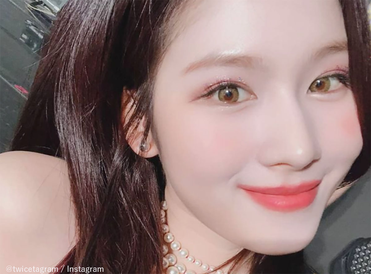 Twice サナ ファンからのあるプレゼントに思わず涙 昔からの憧れが詰まったあるモノとのまさかのコラボに感動 サナの心を動かしたとっておきのサプライズとは Kpop Monster