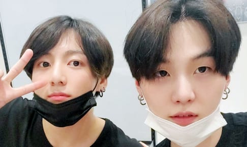（左）BTS ジョングク（右）シュガ