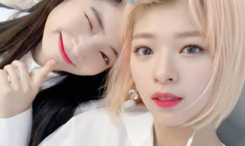 TWICE ダヒョン（左）、ジョンヨン（右）
