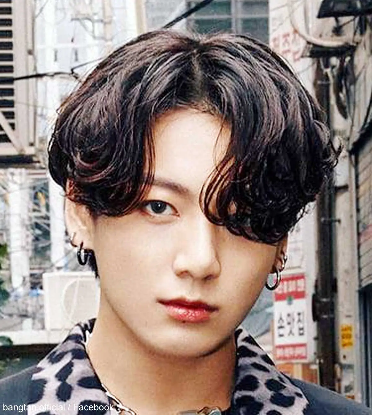 Bts ジョングク 過去最高にたくましい背中の筋肉をサプライズ公開 はじめて明かされた衝撃の姿に世界中のファンが大パニック もはやボディビルダー級 目を疑うほどムキムキな体にくぎづけ Kpop Monster