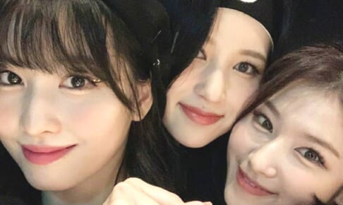Twice サナ モモ ミナが愛嬌ポーズ アチュ を披露 久しぶりの３ショットに 元気出た とファン大歓喜 写真 Kpop Monster