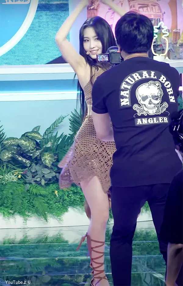 Twice モモ 衝撃的なカメラワークに思わずクスッ まさかの距離感にびっくりして吹き出すかわいらしい姿をキャッチ Kpop Monster Twice モモ 衝撃的なカメラワークに思わずクスッ まさかの距離感にびっくりして吹き出すかわいらしい姿をキャッチ Kpop Monster