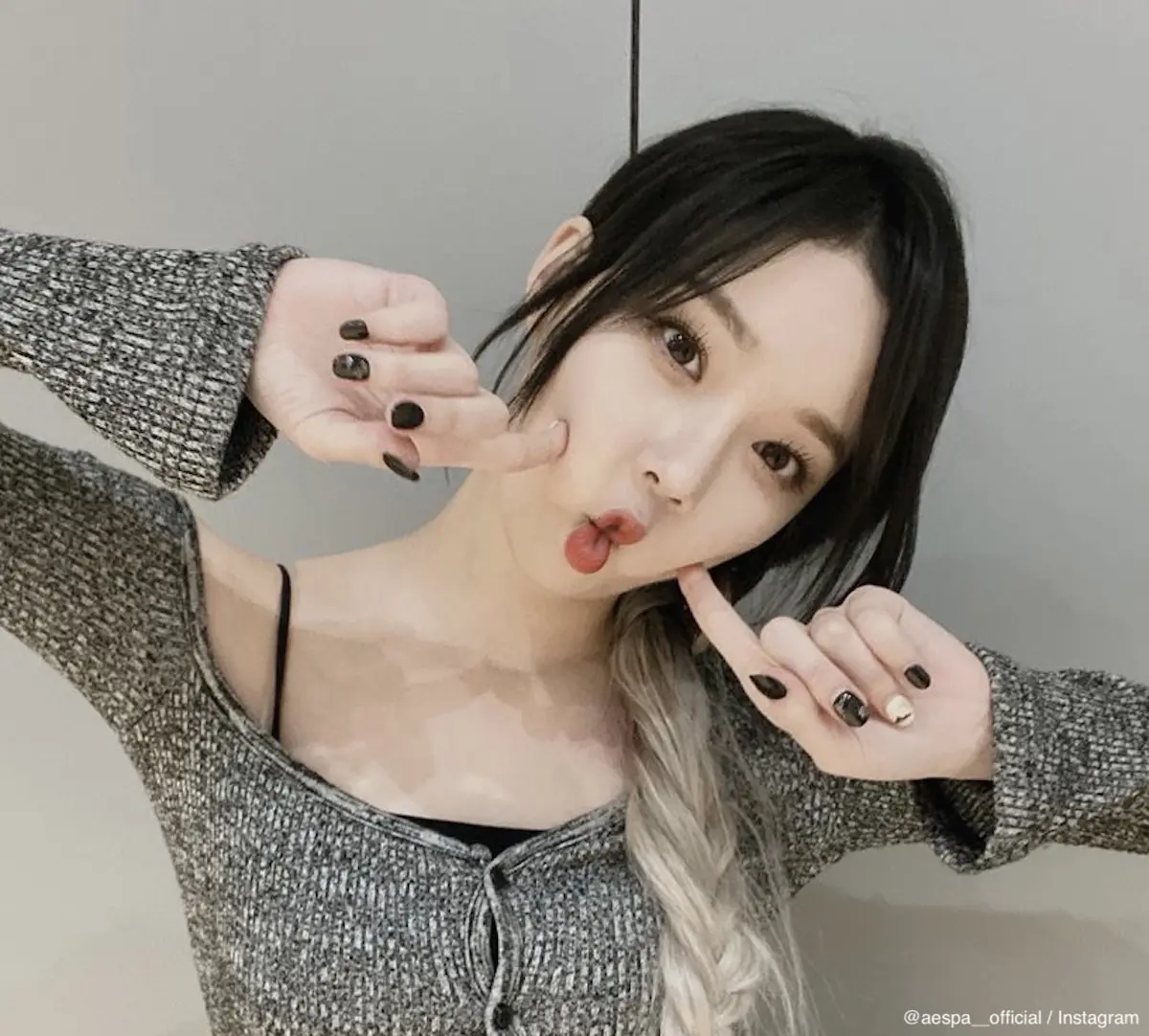Aespa ウィンターが美少年に大変身 前髪を下ろすだけで一瞬でイケメンになる姿に本人も思わず わたしカッコイイ とびっくり 動画 Kpop Monster Aespa ウィンターが美少年に大変身 前髪を下ろすだけで一瞬でイケメンになる姿に本人も思わず わたしカッコイイ とびっくり 動画 Kpop Monster