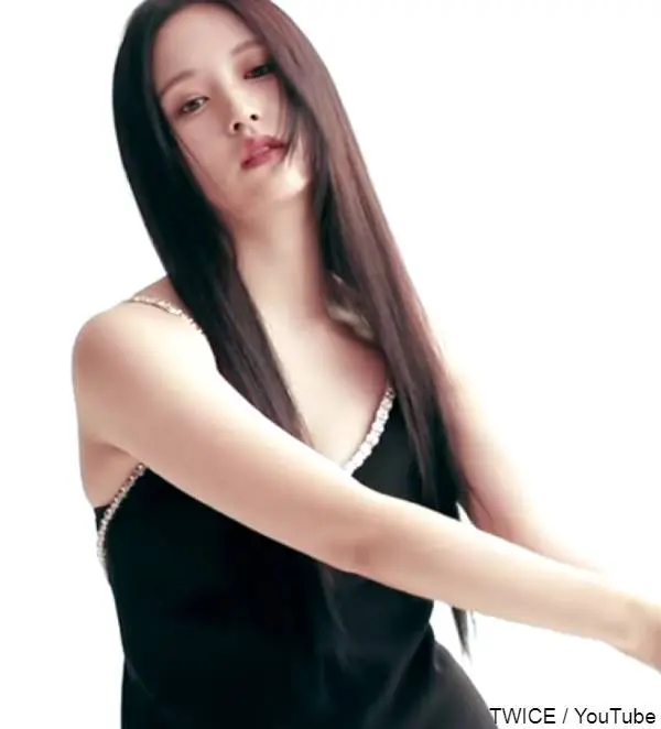 Twice ミナ 美しすぎる8つの顔から目が離せない 初の単独グラビアで見せた上品 エレガントな姿に世界中から絶賛の声 Kpop Monster Twice ミナ 美しすぎる8つの顔から目が離せない 初の単独グラビアで見せた上品 エレガントな姿に世界中から絶賛の声 Kpop Monster