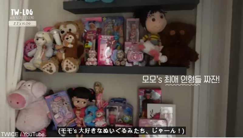 Twice モモの部屋がかわいすぎる まるで海外のおもちゃ屋さんのよう モモらしさ全開のお人形棚を大公開 写真 Kpop Monster