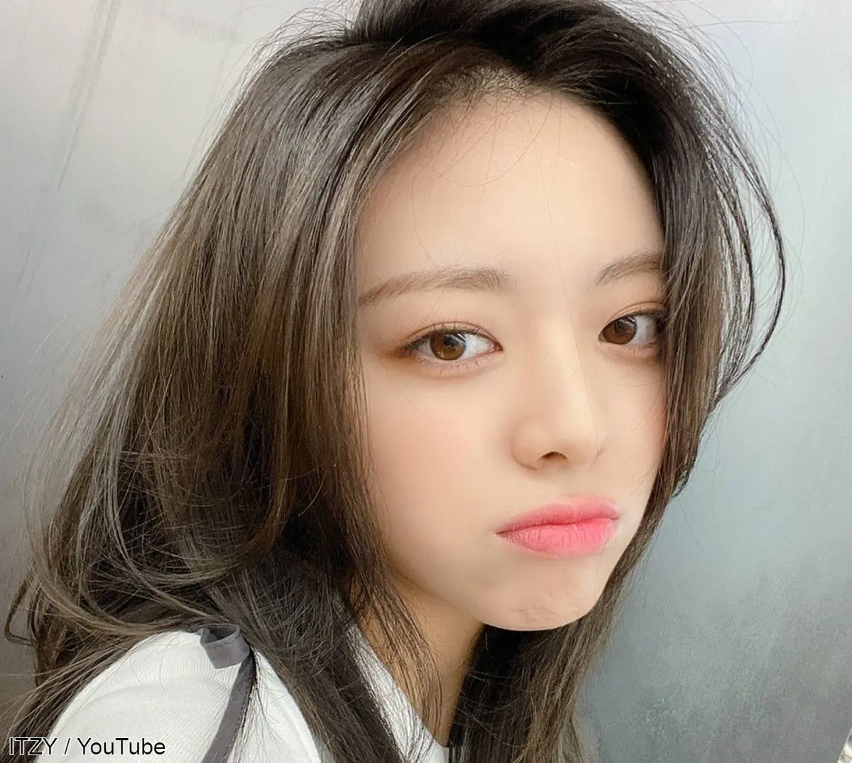 itzy ユナ 証明写真 8枚の通販 by DO.｜ラクマ