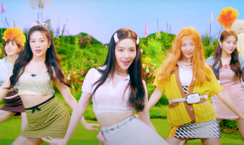 Red Velvet「 Queendom」MV（左から）ウェンディ、ジョイ、アイリーン、スルギ、イェリ
