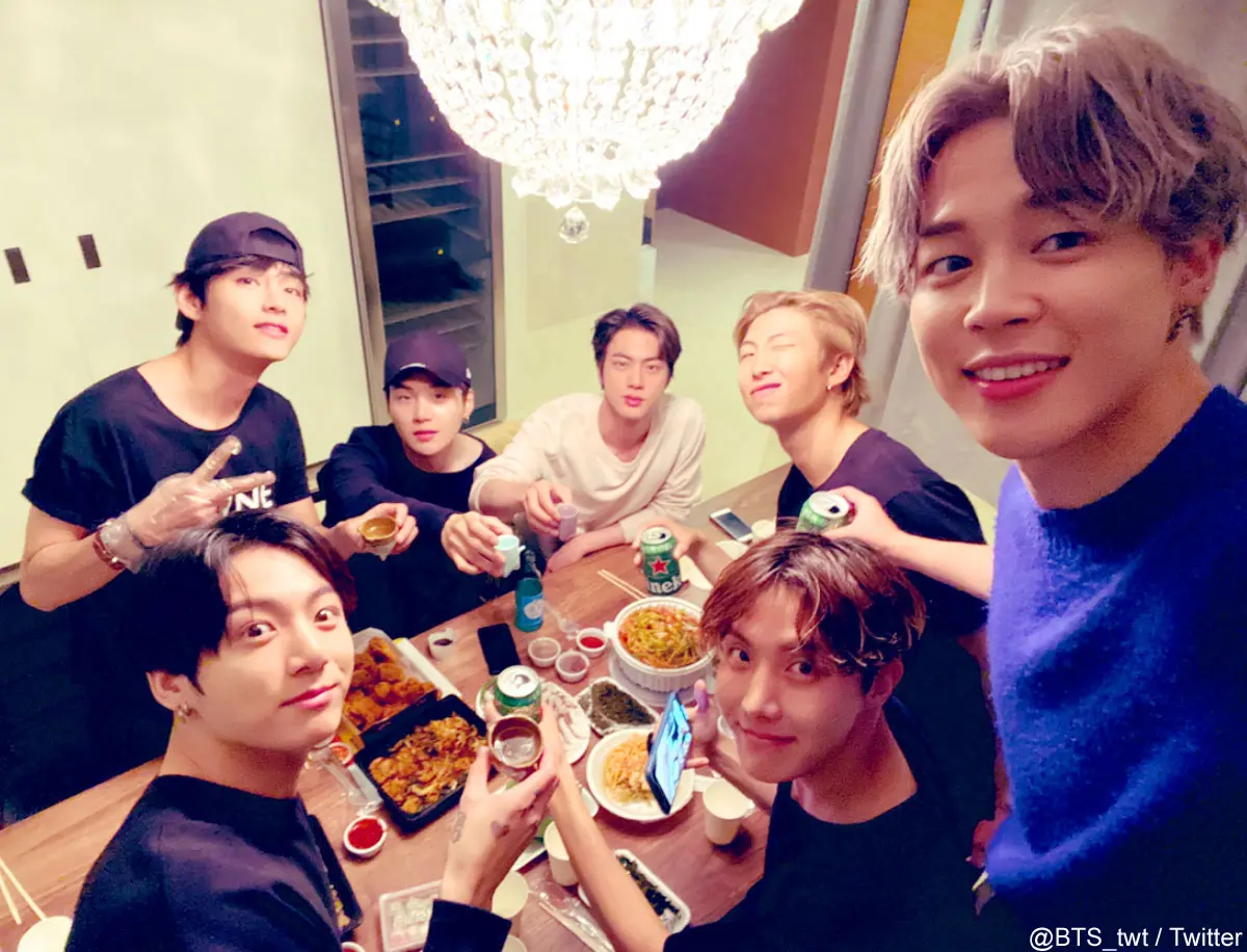 Bts 貴重なプライベートを大公開 メンバーたちの私生活が目に浮かぶようなワンシーンにくぎづけ 自由時間を個性あふれる過ごし方で満喫する様子に注目殺到 Kpop Monster Bts 貴重なプライベートを大公開 メンバーたちの私生活が目に浮かぶようなワンシーンにくぎづけ 自由時間を個性あふれる過ごし方で満喫する様子に注目殺到 Kpop Monster