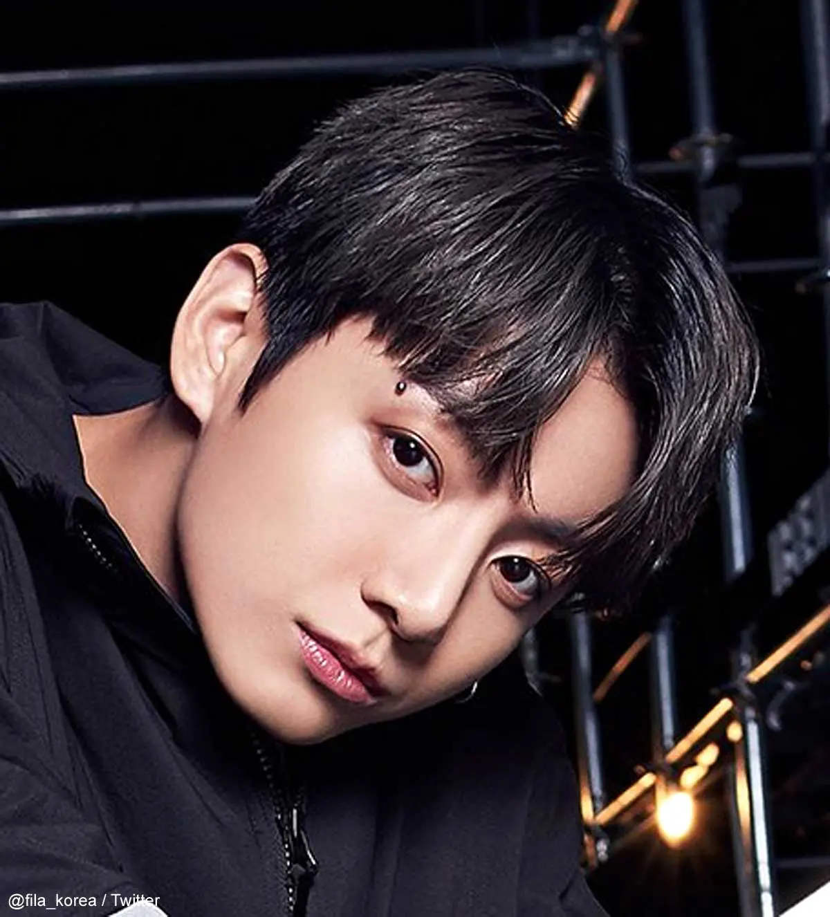 Bts ジョングク プロ体操選手並みの驚異の身体能力にファン大パニック 何度もジャンプしながら軽々と空中回転 才能あふれるジョングクの破天荒な一面に驚愕 Kpop Monster