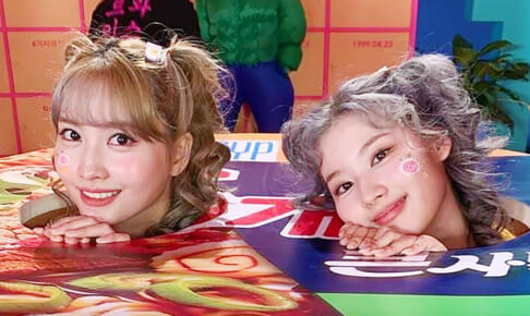 TWICEの日本人メンバー モモ（左）、サナ（右）