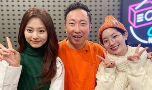 （左から） TWICE ツウィ、パク・ミョンス、TWICE ダヒョン