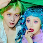 ヒョナ（右）、イドン（DAWN）（左）