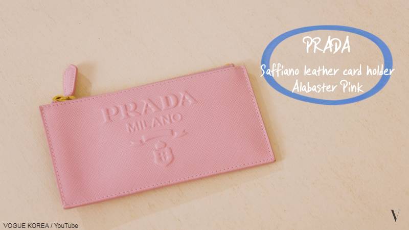 サナ愛用のPRADAのカード財布