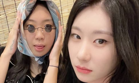ITZY チェリョン（右）、ラッパー イ・ヨンジ（左）