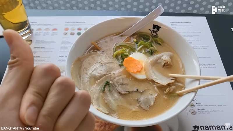 ラーメンを食べるRM