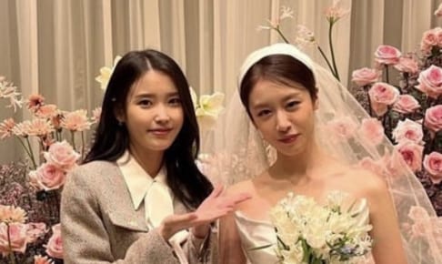 IU（左）＆T-ARA ジヨン（右）