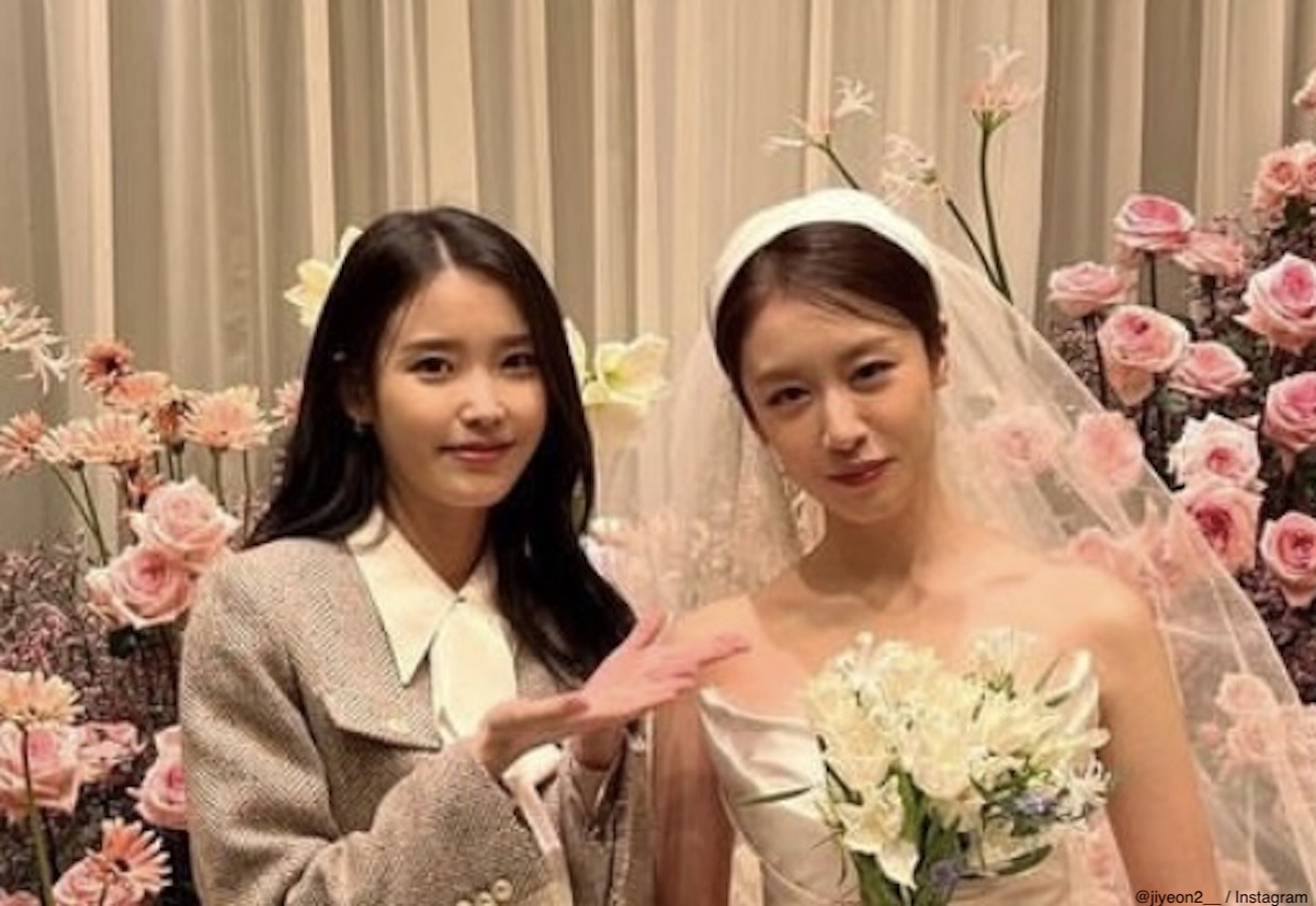 IU（左）＆T-ARA ジヨン（右）