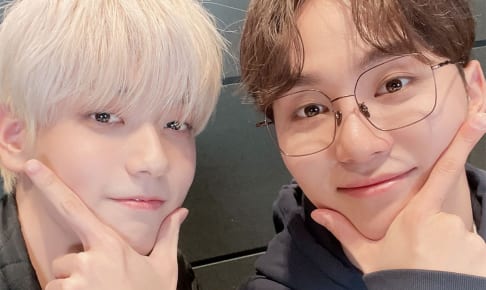 （左）TXT スビン（右）SEVENTEEN スングァン