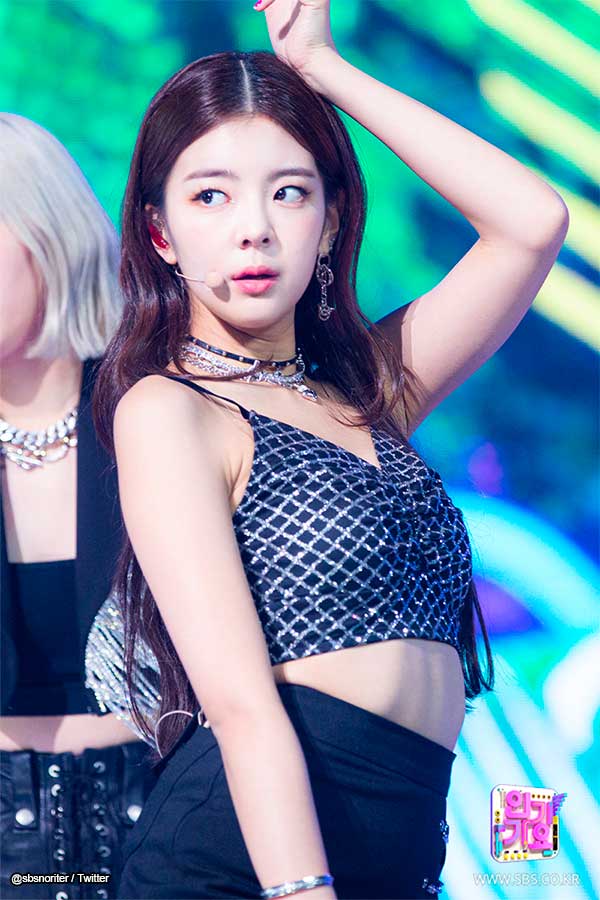 ITZY リア