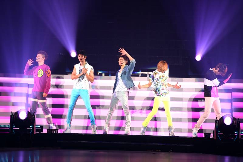 SHINee THE 1ST CONCERT IN JAPAN "SHINee WORLD"